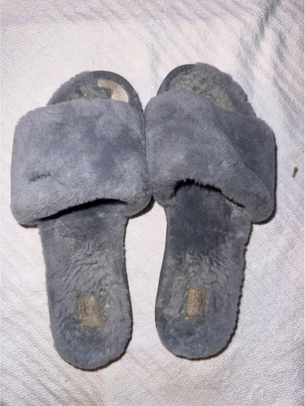 UGG Gray Fluffy Slide Slippers – Women’s Size 9